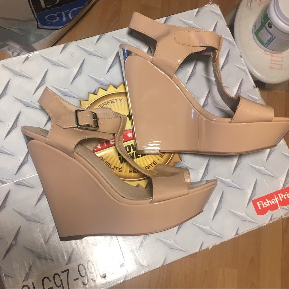 Brand new Steve Madden nude wedges